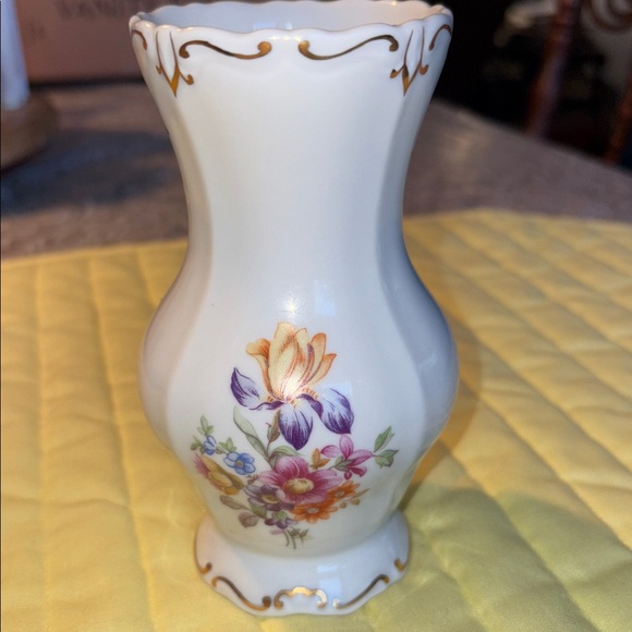 WEIMAR from Germany Floral vase w/2 bouquets and 2 sm. designs on sides.  $23 - Picture 5 of 11
